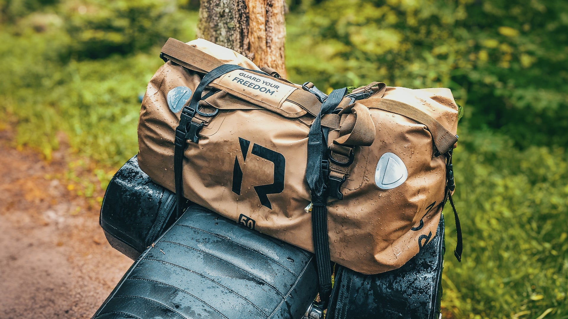 An application scenario or product detail of motorcycle dry bags - Image 15