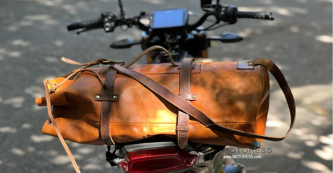 An application scenario or product detail of motorcycle duffel bags - Image 4