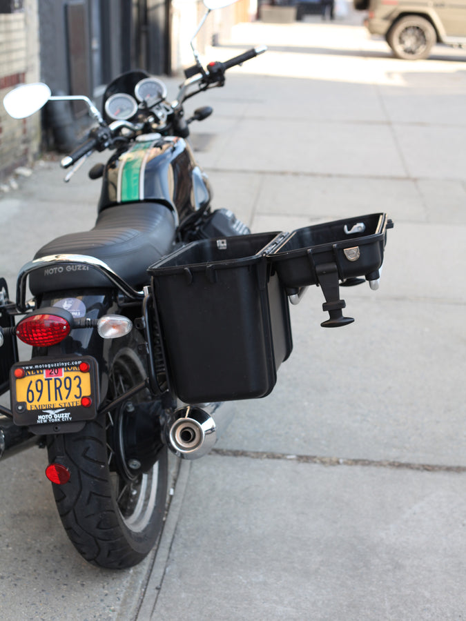 An application scenario or product detail of motorcycle panniers hard - Image 10