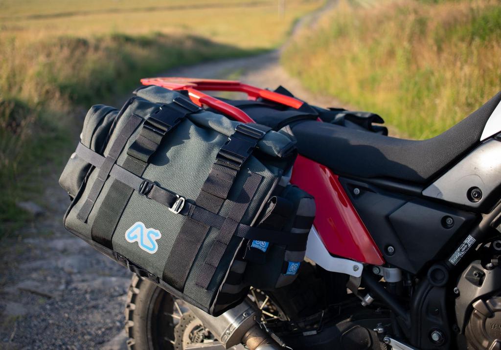 An application scenario or product detail of motorcycle pouches - Image 13