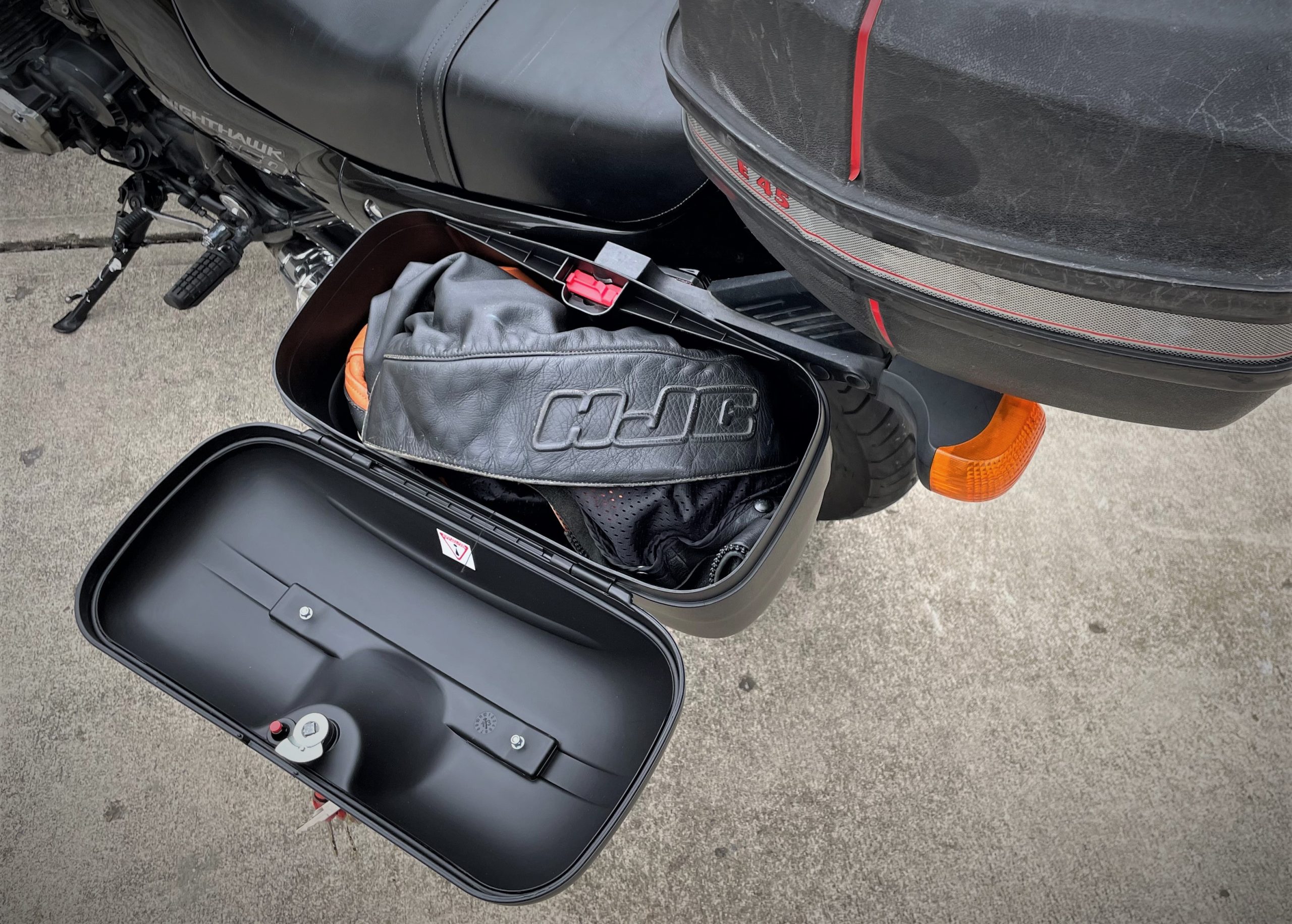 An application scenario or product detail of motorcycle side cases - Image 5