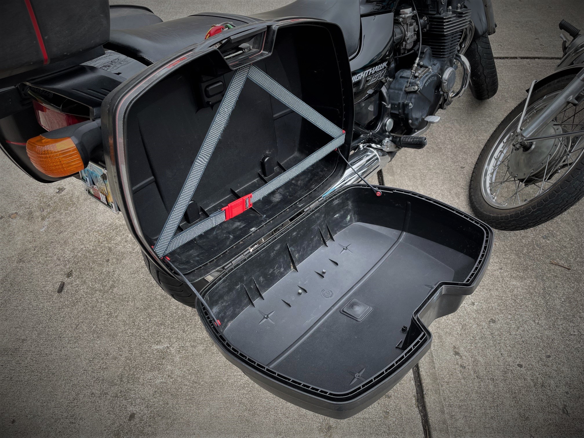 An application scenario or product detail of motorcycle side cases - Image 19