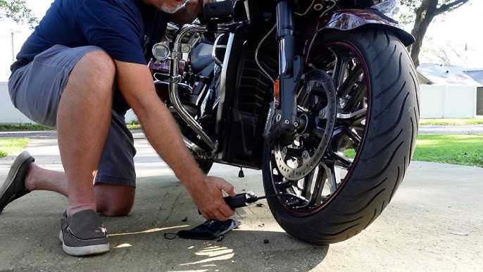 An application scenario or product detail of motorcycle tire inflator - Image 9