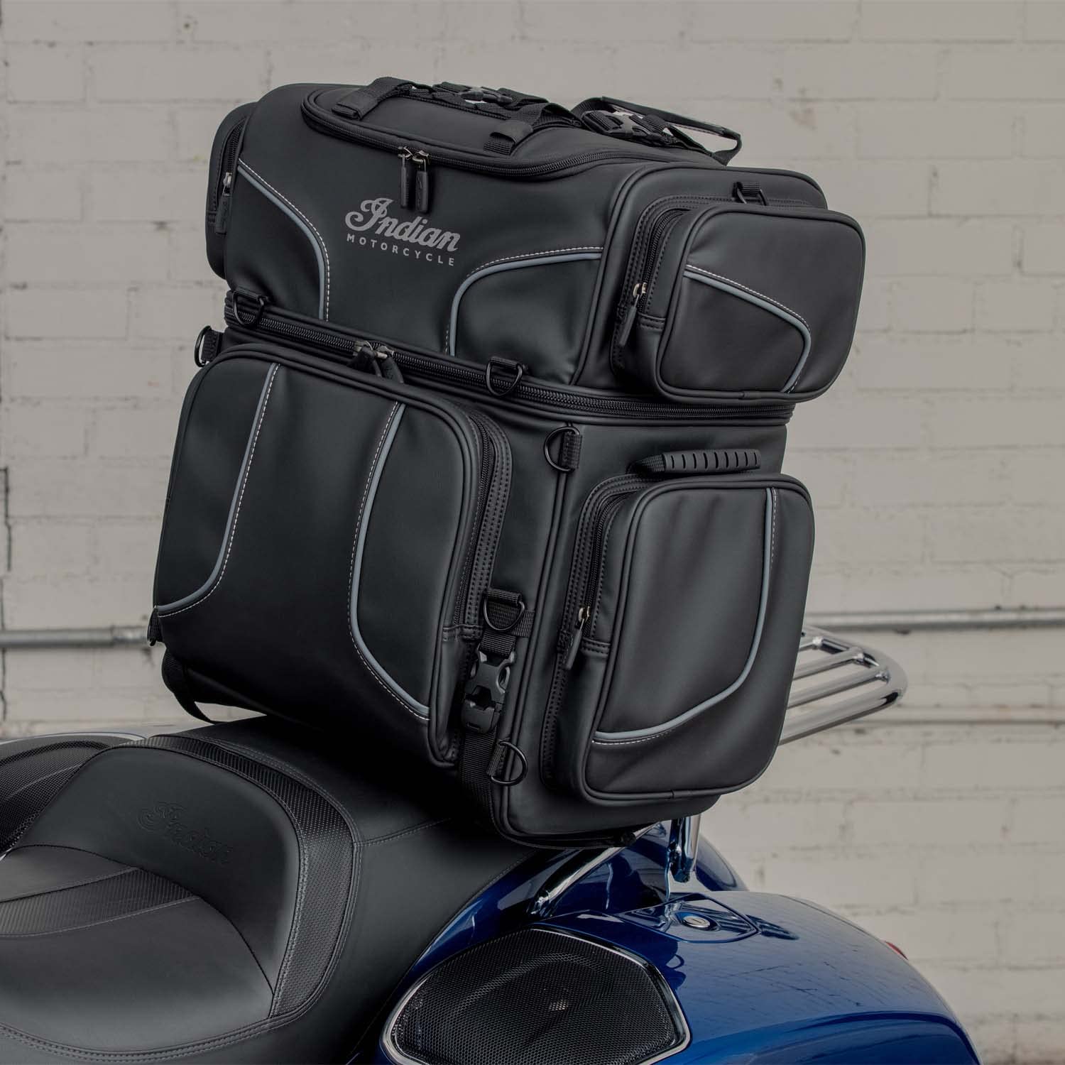 An application scenario or product detail of motorcycle touring bag - Image 7