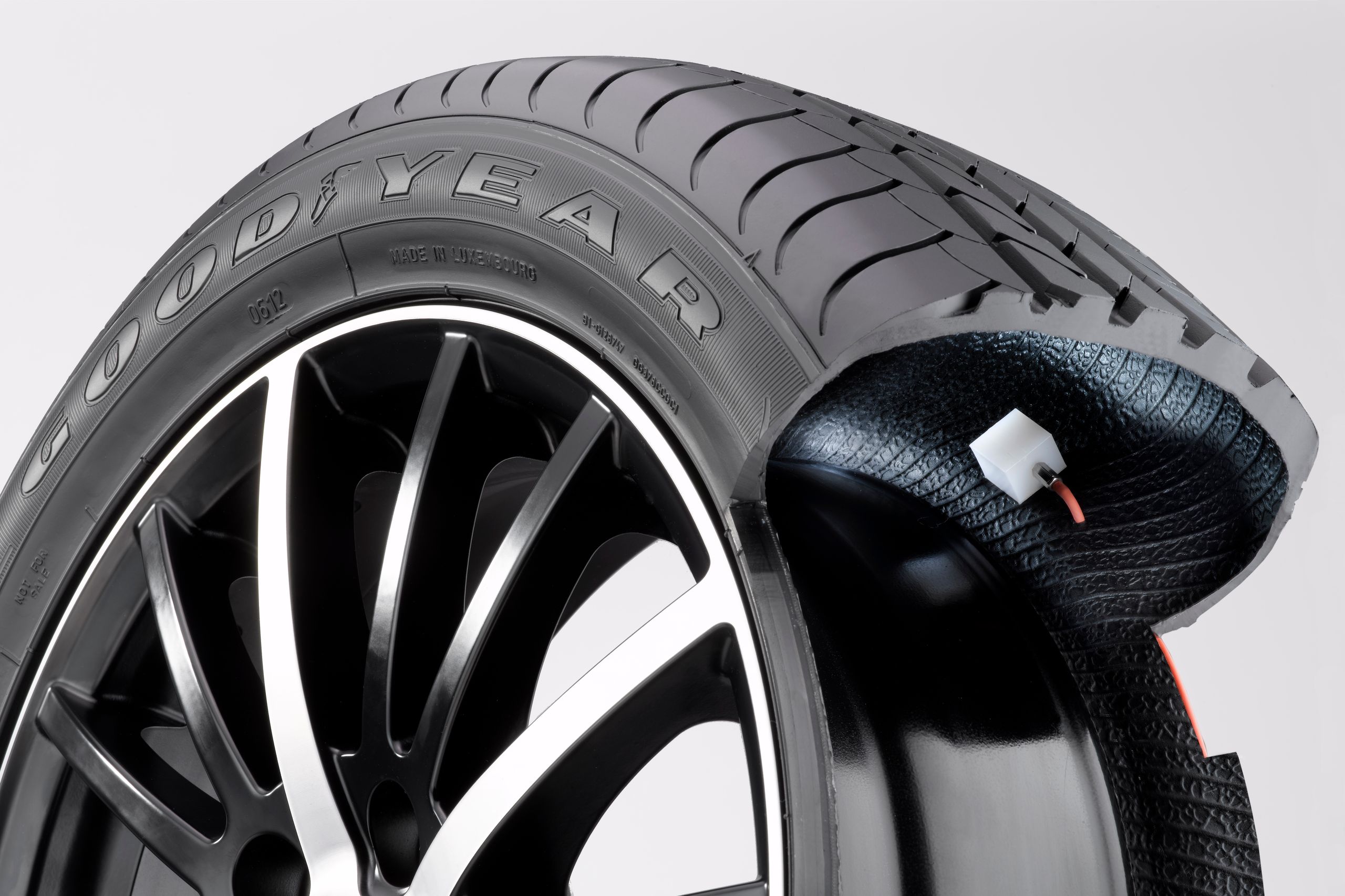 An application scenario or product detail of over inflating car tires - Image 15