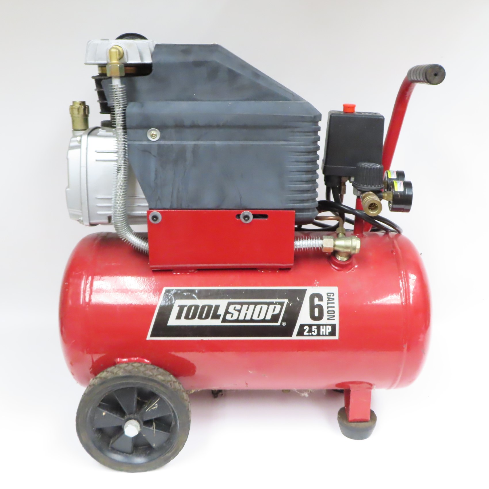 An application scenario or product detail of portable 120v air compressor - Image 13