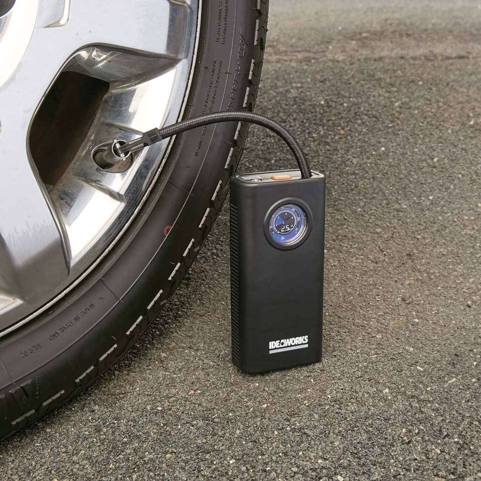 An application scenario or product detail of portable air compressor for car tire - Image 18