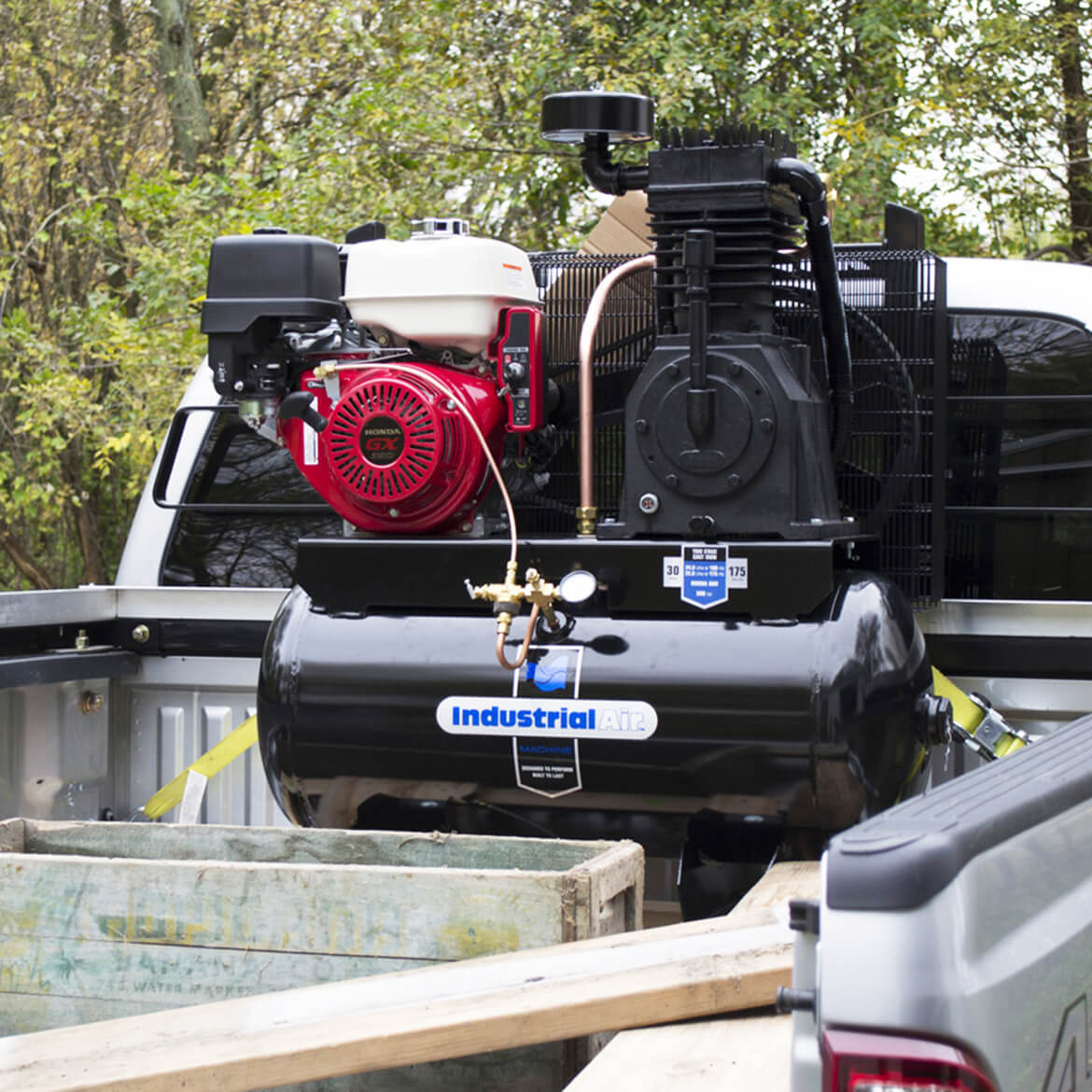 An application scenario or product detail of portable air compressor for truck - Image 5