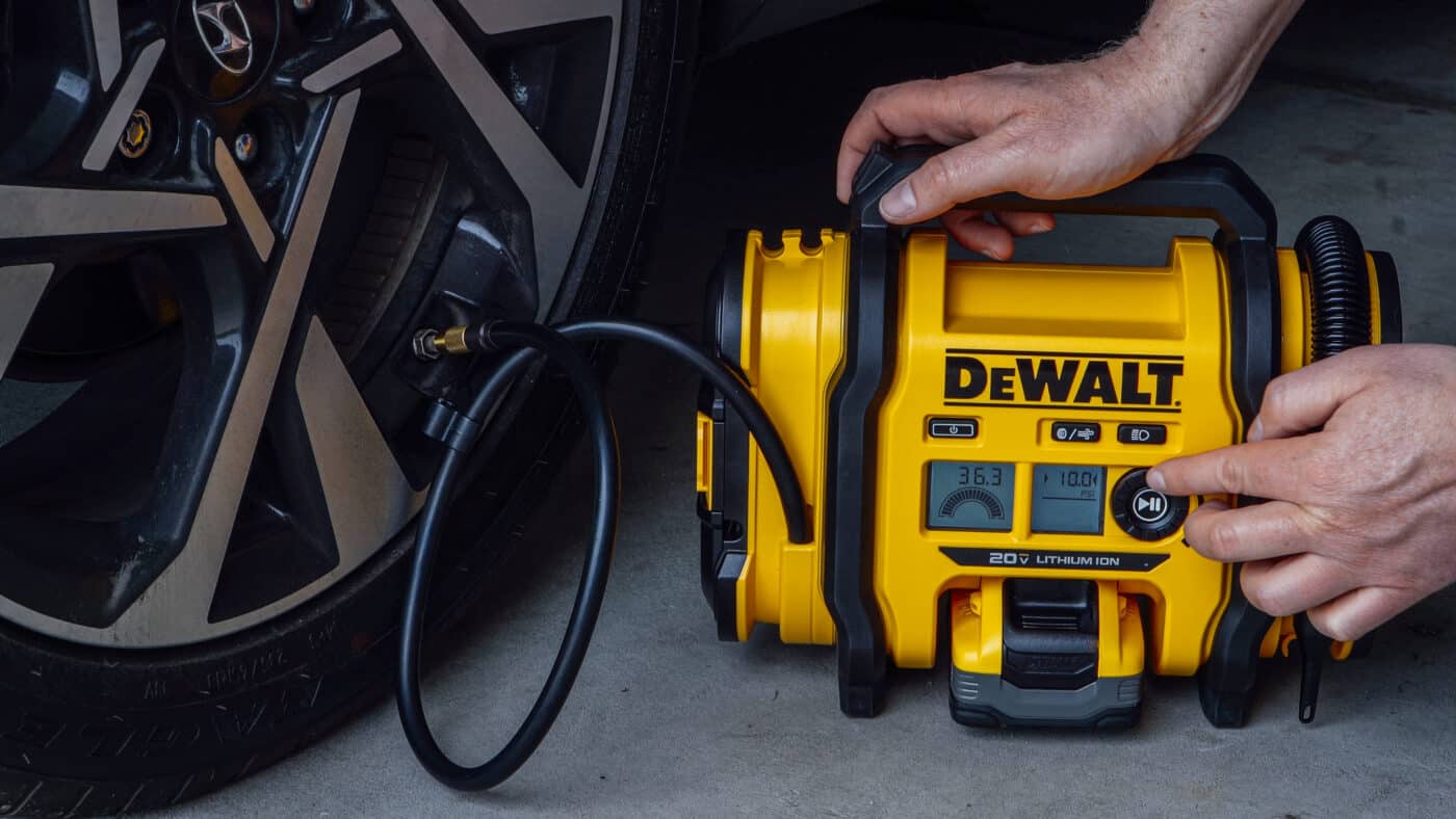 An application scenario or product detail of portable inflator - Image 24