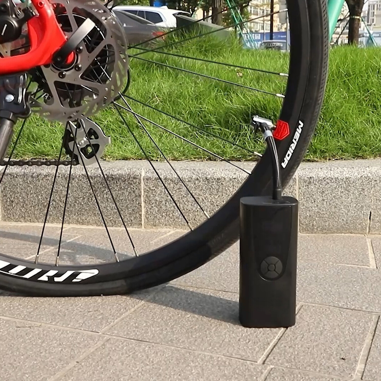 An application scenario or product detail of prilotte tire inflator - Image 23