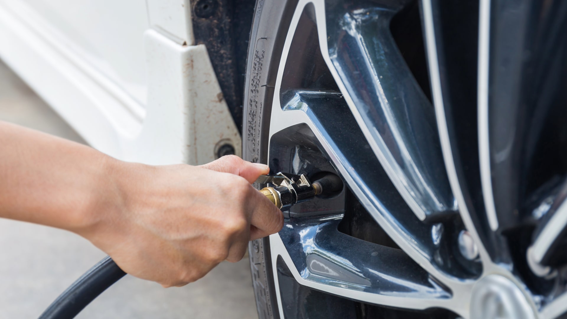 An application scenario or product detail of put air in tires near me - Image 17