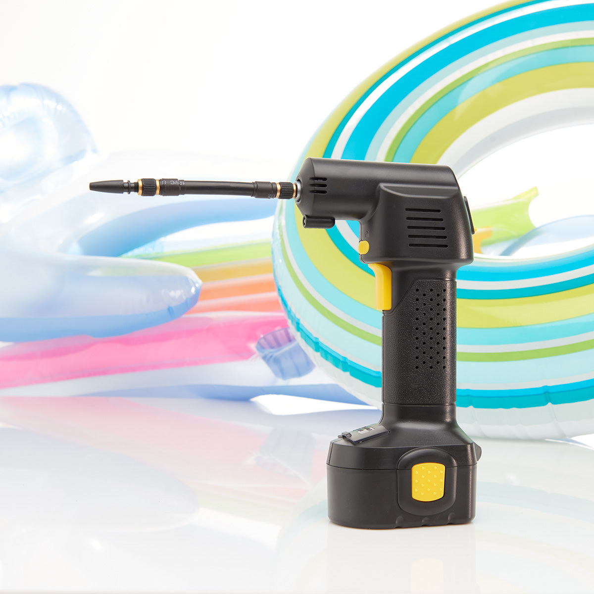 An application scenario or product detail of rechargeable tire inflators - Image 19