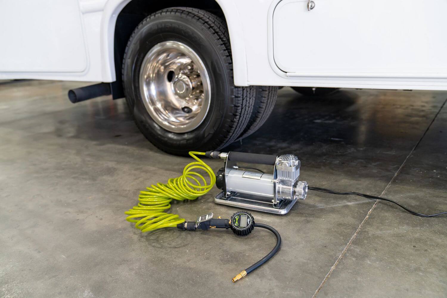 An application scenario or product detail of rv tire inflator - Image 10