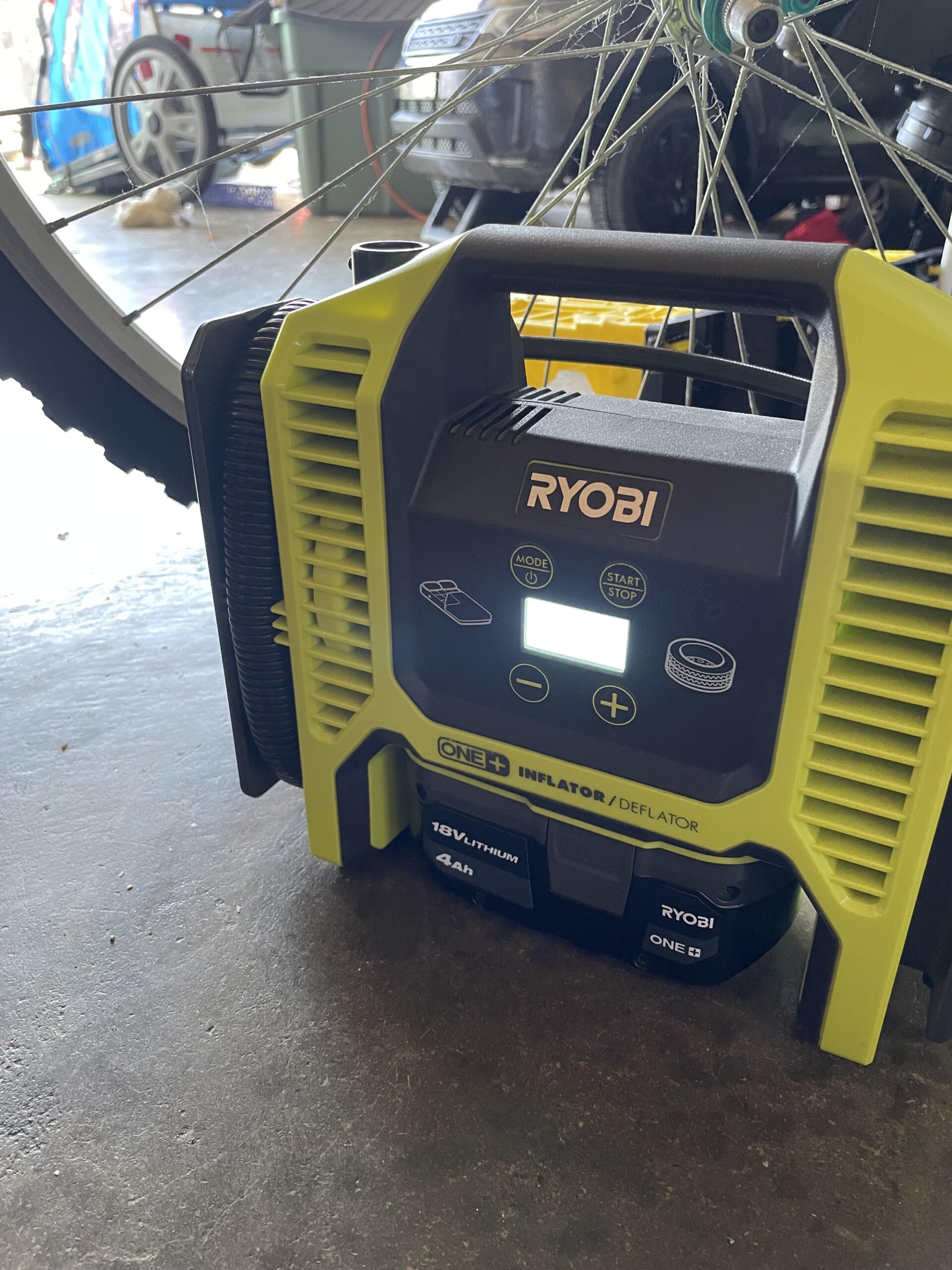 An application scenario or product detail of ryobi car tire inflator - Image 16