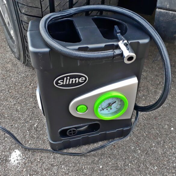 An application scenario or product detail of slime compact tire inflator - Image 19