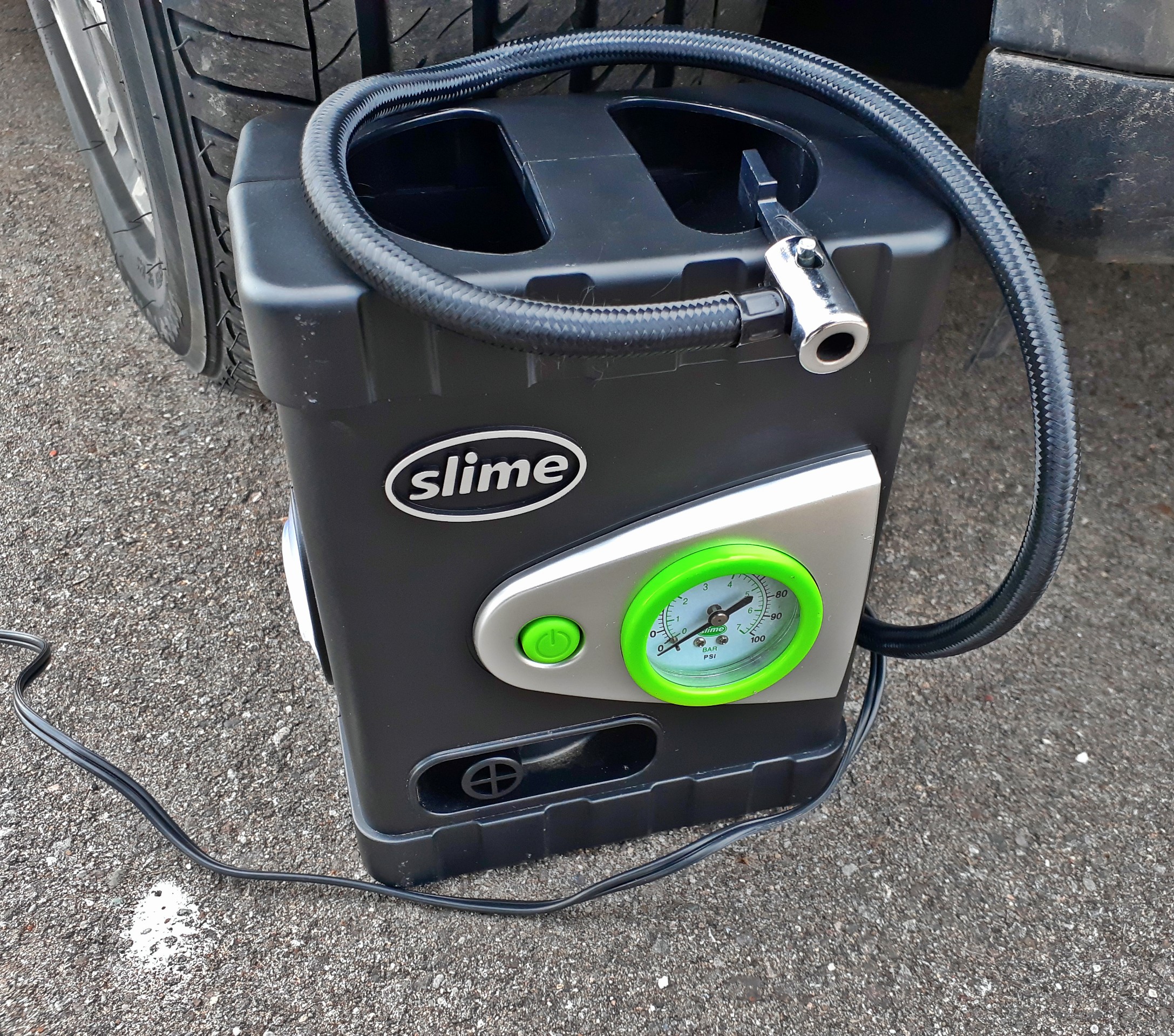 An application scenario or product detail of slime tire air pump - Image 6