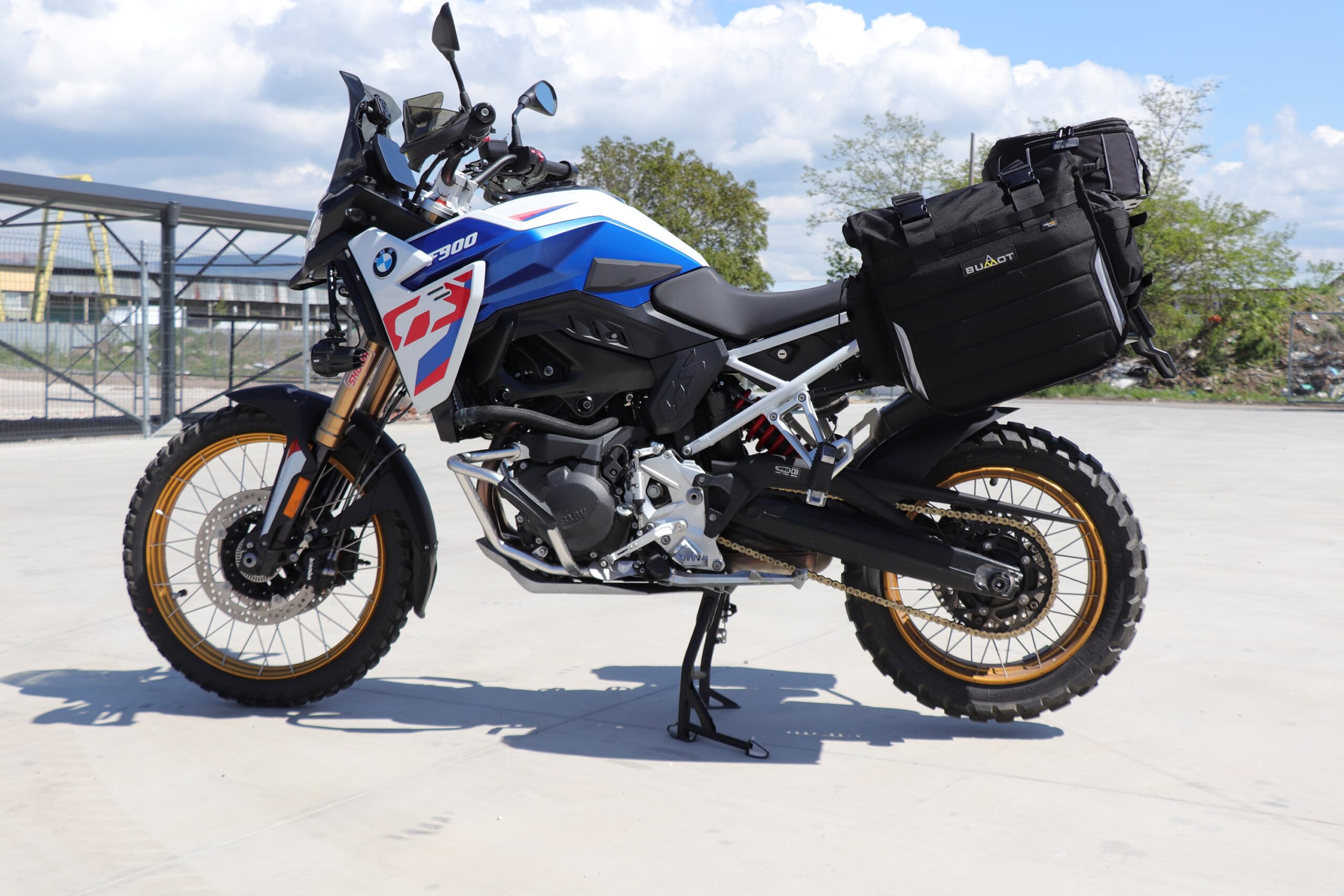 An application scenario or product detail of soft panniers motorcycle - Image 12