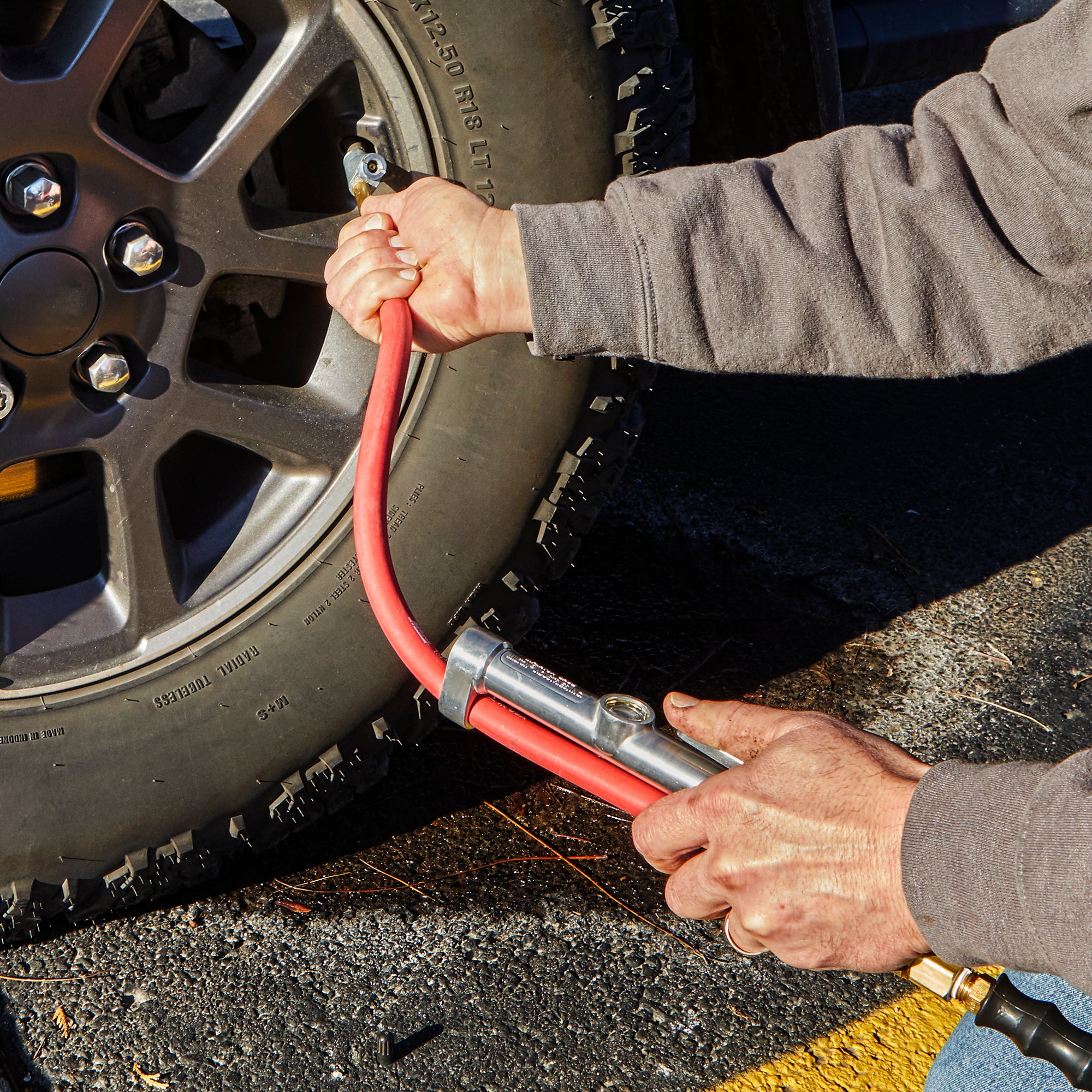 An application scenario or product detail of tire inflation gauge - Image 9