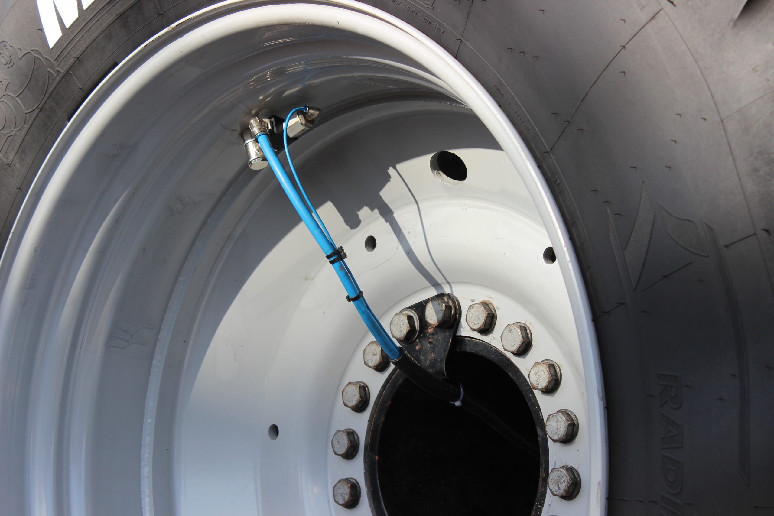 An application scenario or product detail of tire inflation system for trailers - Image 23