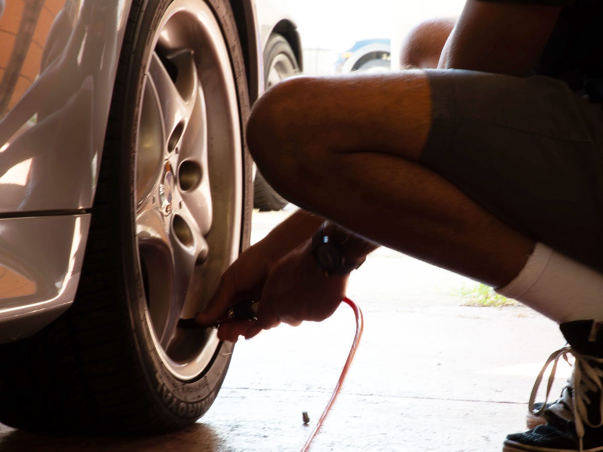 An application scenario or product detail of tire inflator car - Image 7