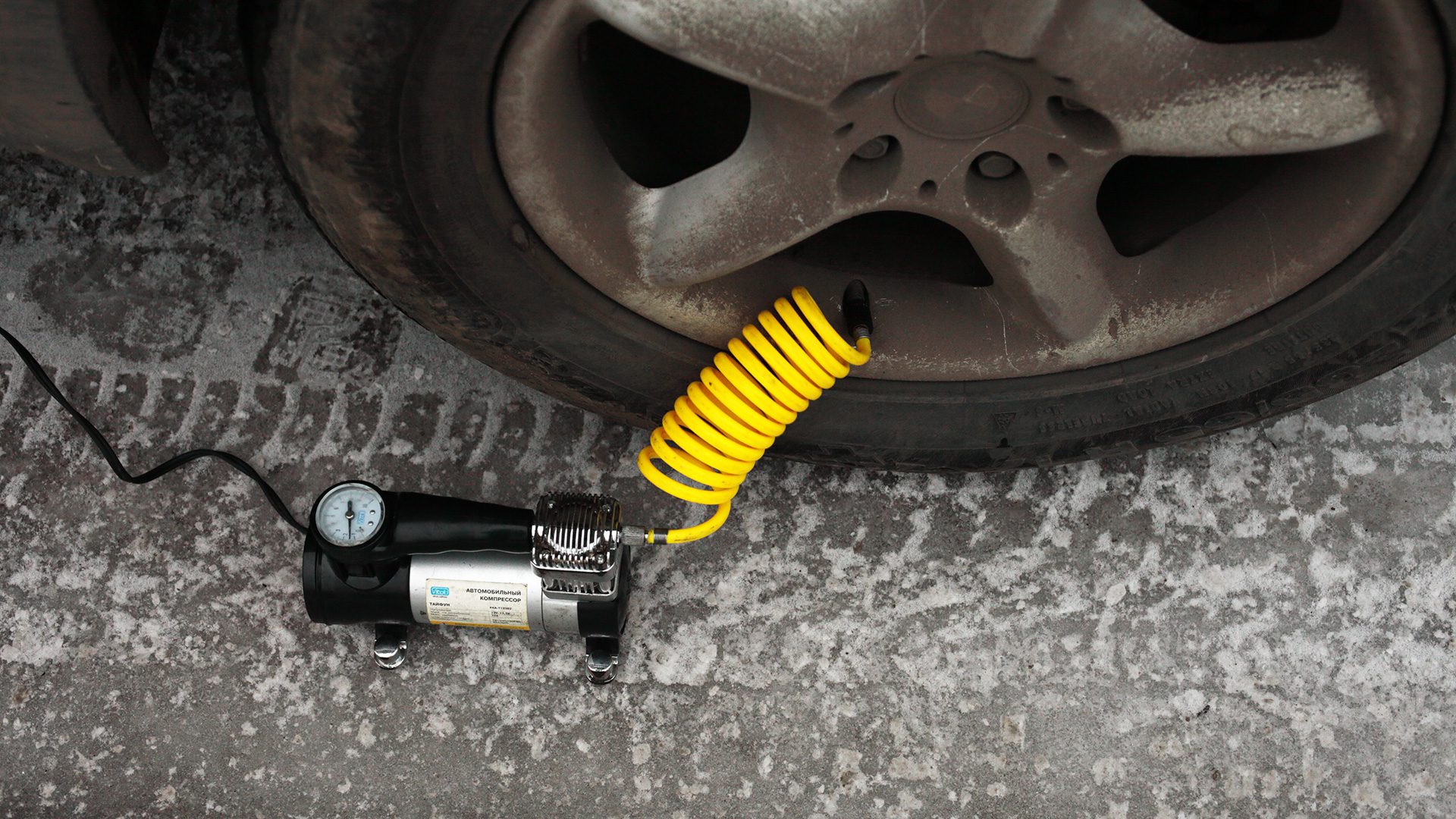 An application scenario or product detail of tire inflator compressor - Image 22