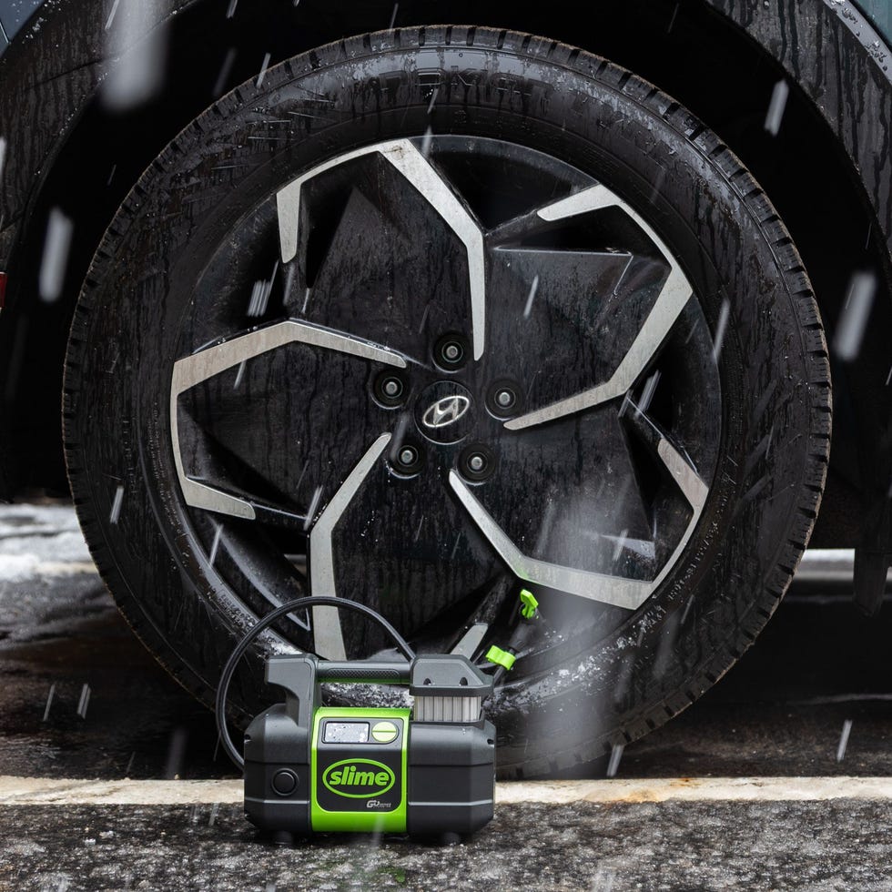 An application scenario or product detail of tire inflators cars - Image 17