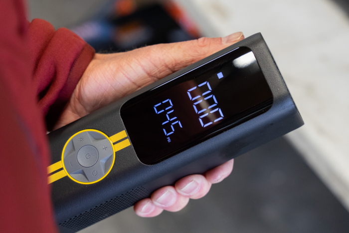 An application scenario or product detail of top rated portable tire inflator - Image 15