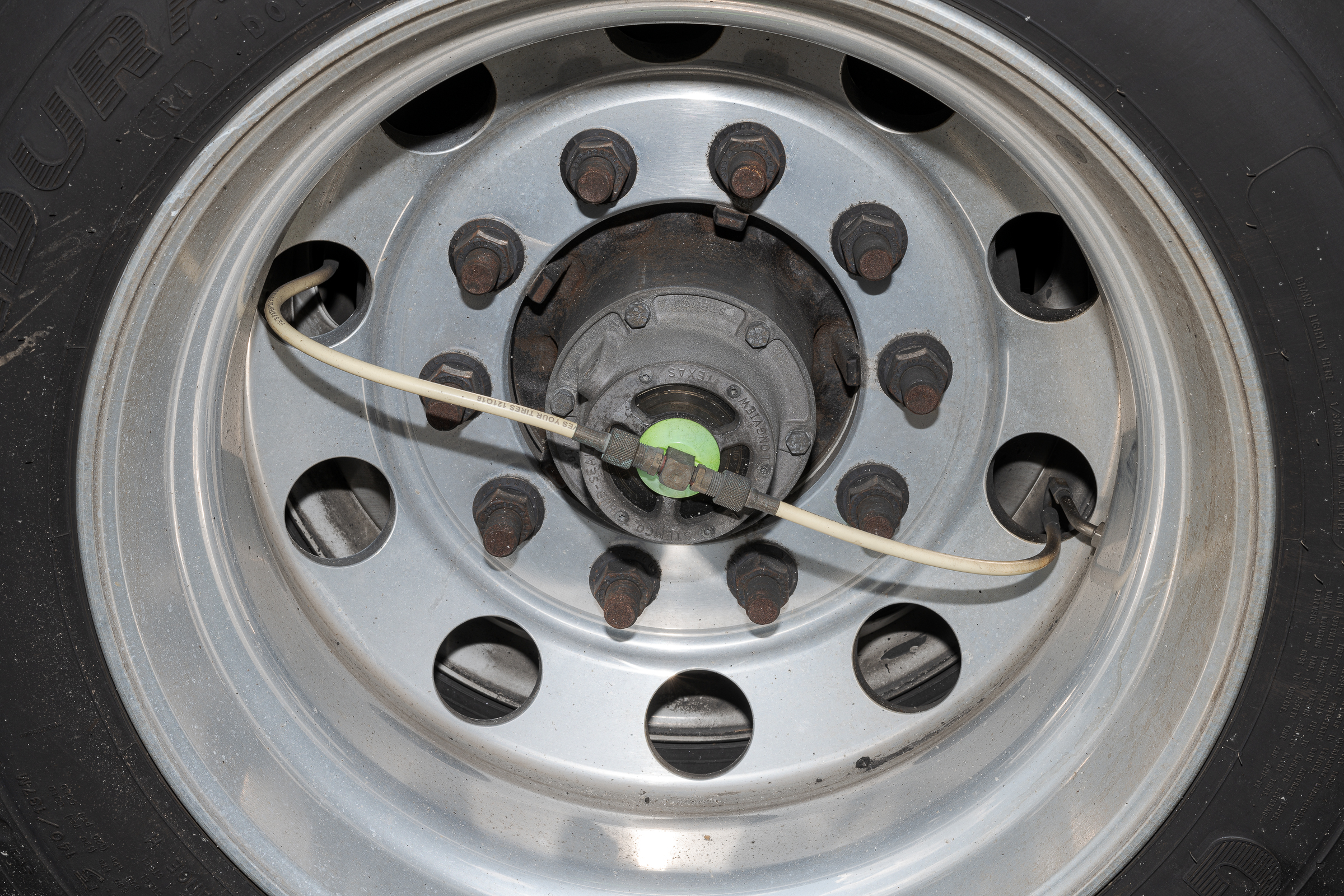 An application scenario or product detail of truck tire inflation pressure - Image 22
