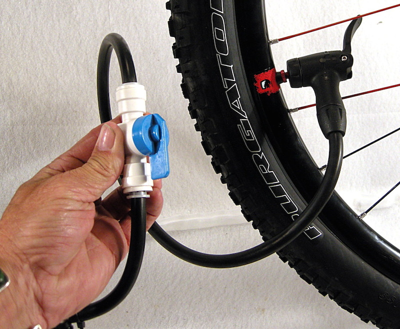 An application scenario or product detail of tubeless tire inflator - Image 17