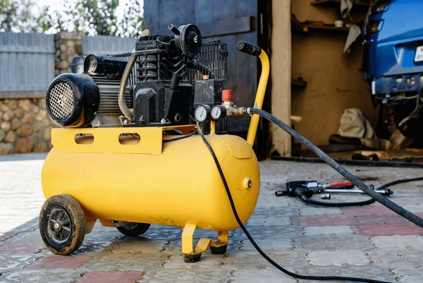 An application scenario or product detail of tyre air compressor - Image 5