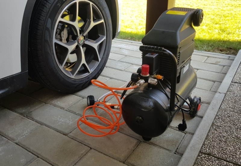 An application scenario or product detail of tyre air compressor - Image 7