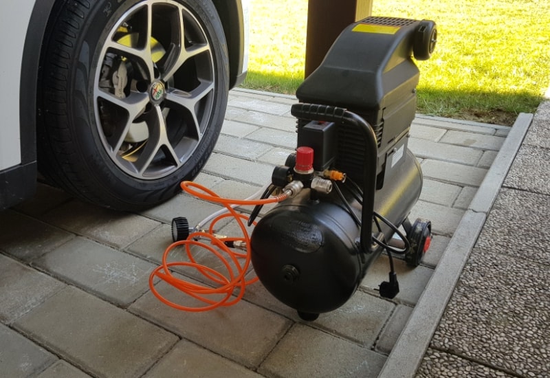 An application scenario or product detail of tyre pressure air compressor - Image 18