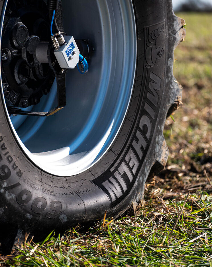 An application scenario or product detail of tyre pressure near me - Image 14