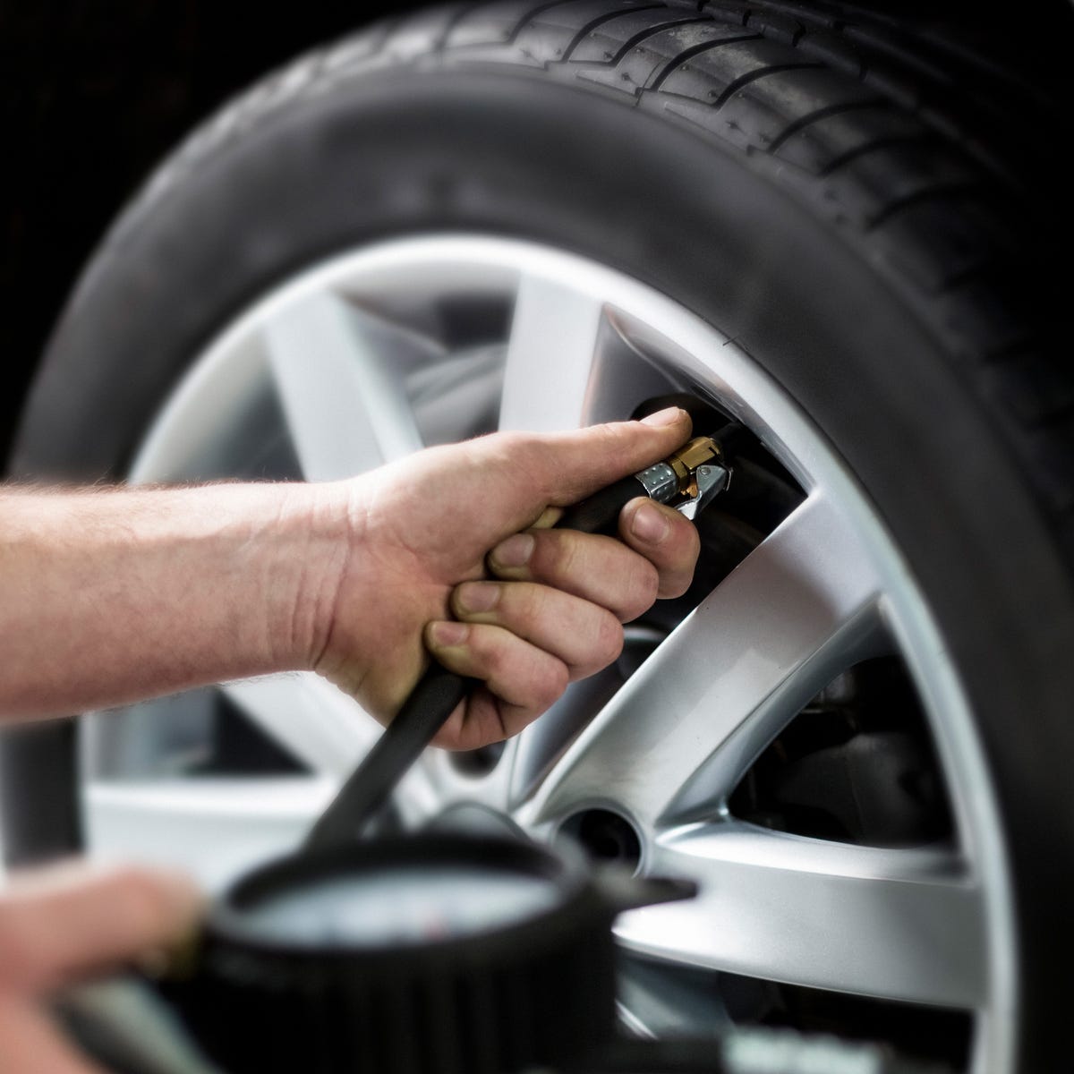 An application scenario or product detail of where to inflate tires - Image 13